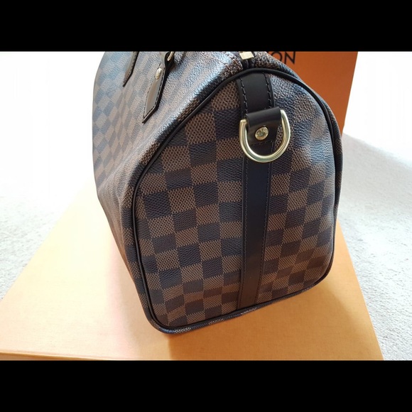 Lv Handbag - Picture 2 of 2